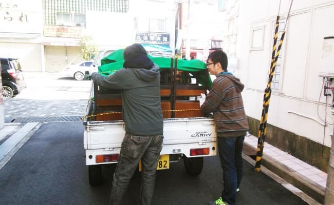 同窓会室引っ越しの様子