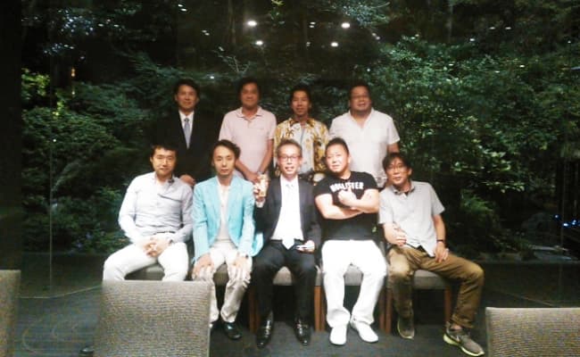 長江元教諭の教師生活25周年を祝う会 集合写真