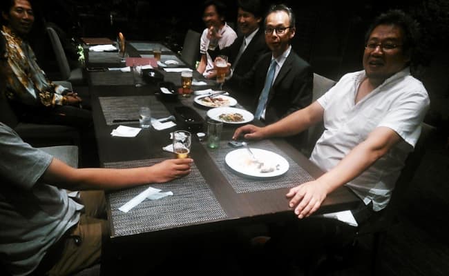 長江元教諭の教師生活25周年を祝う会の様子