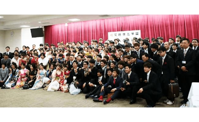 成人の集いの集合写真