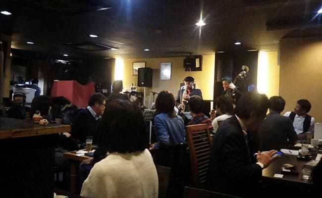 成人の集い後のライブ風景