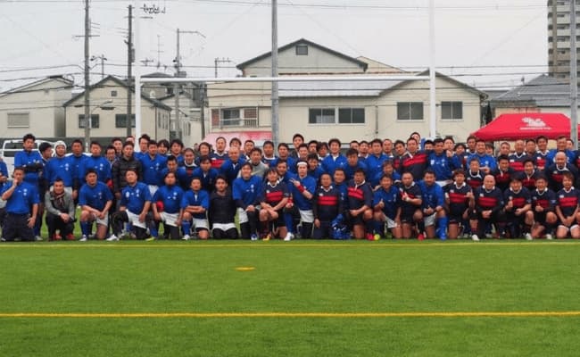 啓光学園ラグビーとの現役、OB戦の様子