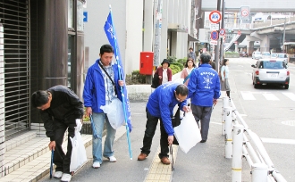 ゴミ拾い作業風景（1枚目）