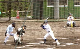 春季高校野球の試合風景（1枚目）