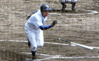 春季高校野球の試合風景（2枚目）