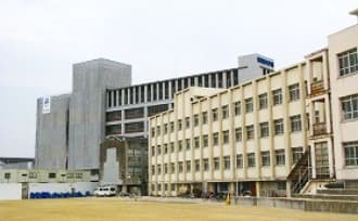 ベールを脱ぎ始めた新校舎の様子