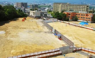 旧校舎の解体や土地整備頃の写真